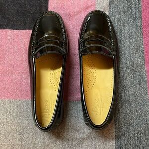 Bass Leather loafers Size 7 1/2 WIDE. Never been worn!